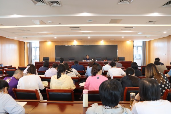 我校黨委副書(shū)記、校長(zhǎng)馬林講授深入貫徹中央八項(xiàng)規(guī)定精神學(xué)習(xí)教育專(zhuān)題黨課